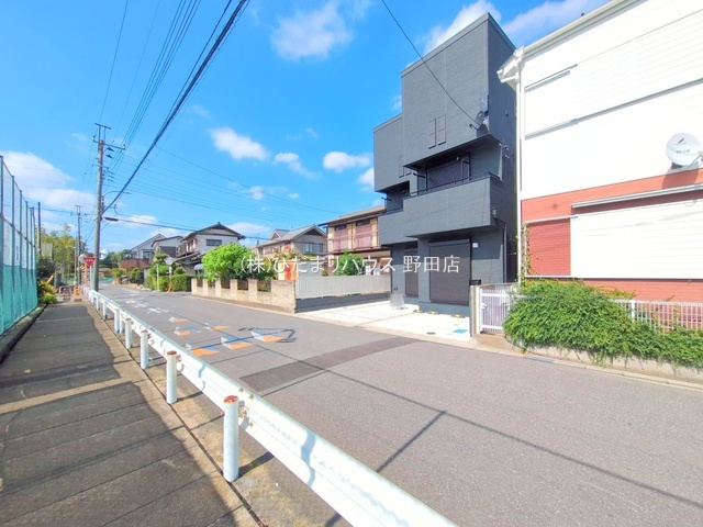 江戸川台第8期　新築戸建　1号棟の前面道路含む現地写真|一方 ： 南 6m 公道