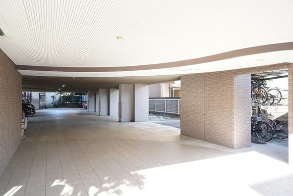 ルートホワイト２のエントランス