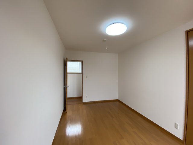 北之幸谷中古住宅の洋室