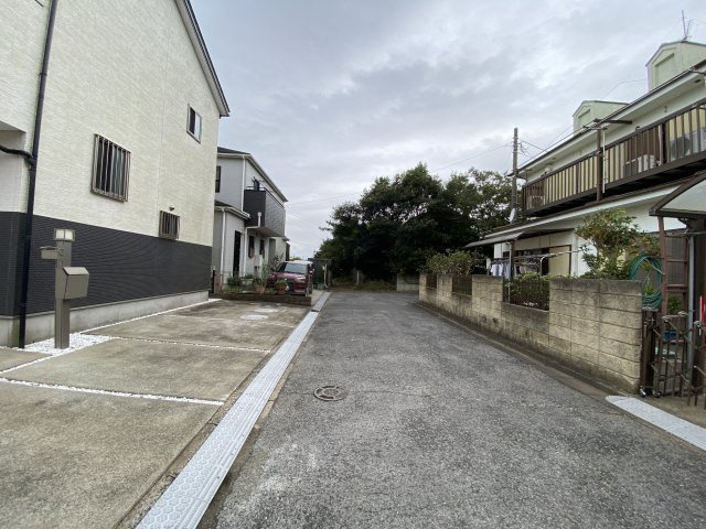 北之幸谷中古住宅の前面道路含む現地写真