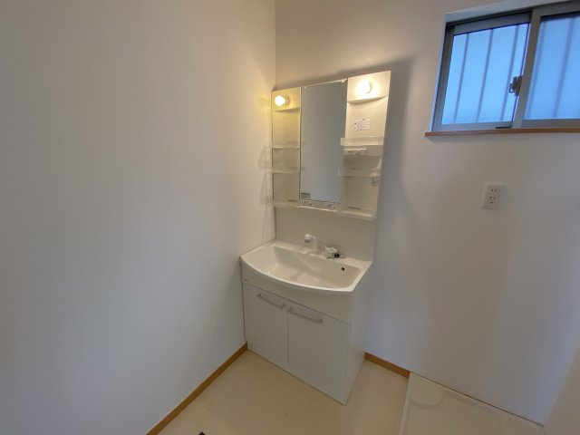 北之幸谷中古住宅の独立洗面台
