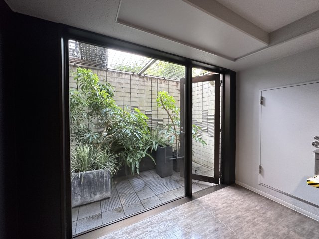 カスタネアクリヒラのロビー