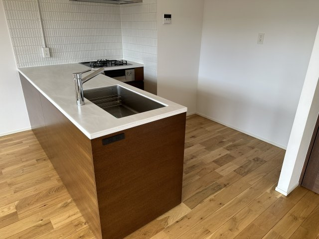 カスタネアクリヒラのキッチン