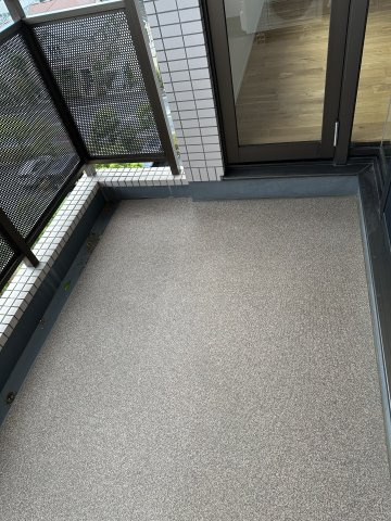 カスタネアクリヒラのバルコニー