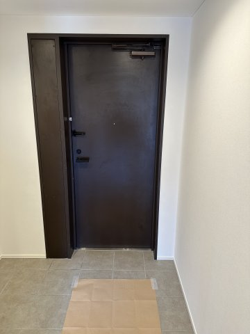 カスタネアクリヒラの玄関