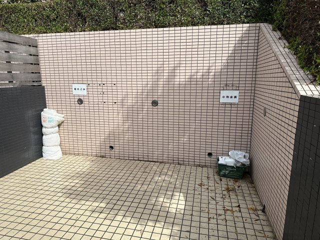 カスタネアクリヒラのエントランス