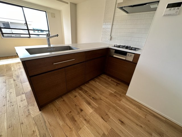 カスタネアクリヒラのキッチン