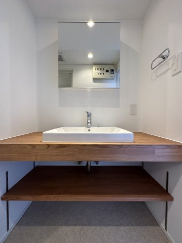 カスタネアクリヒラの洗面所