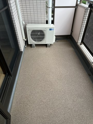 カスタネアクリヒラのバルコニー