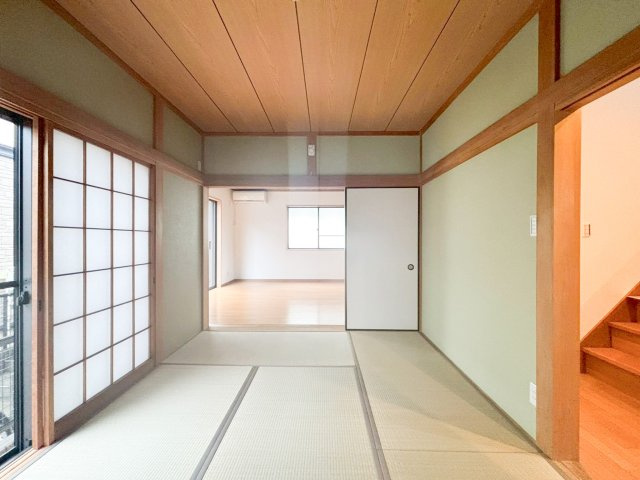 デザイナーズ中古住宅限定1棟！　横浜市神奈川区白幡東町の和室|様々な使い方ができる和室付。お客様がいらした時、お子様の遊び場、寝室など和室があるのは嬉しいですね。