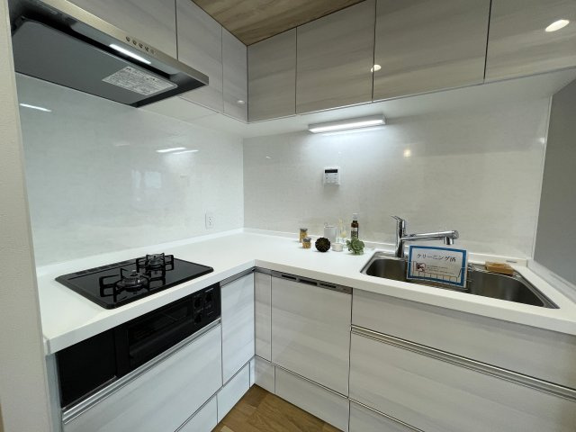 新旧のコントラスト！こんだけ変われる室内の変化は驚き！【綱島住宅】リノベーションのキッチン|使いやすいキッチンです