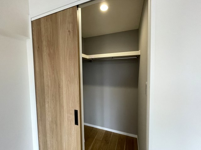 新旧のコントラスト！こんだけ変われる室内の変化は驚き！【綱島住宅】リノベーションの収納|こまごまとしたものを収納できそうですね