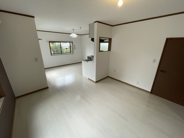 大網白里市木崎中古戸建の居間・リビング