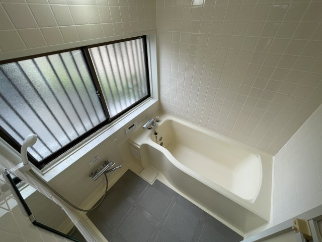 大網白里市木崎中古戸建の浴室