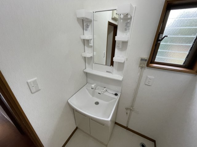 大網白里市木崎中古戸建の独立洗面台