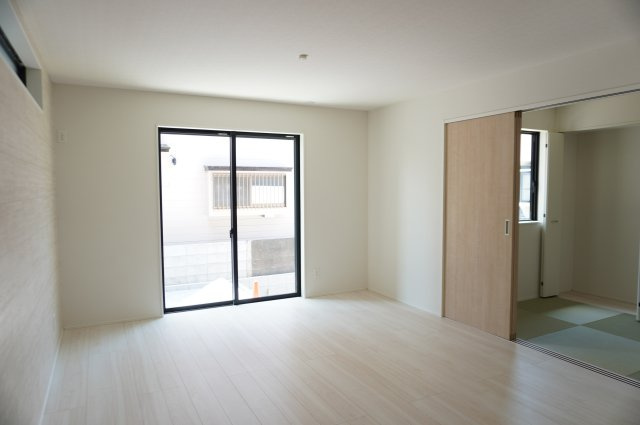 越谷市東越谷6丁目 新築分譲住宅の居間・リビング