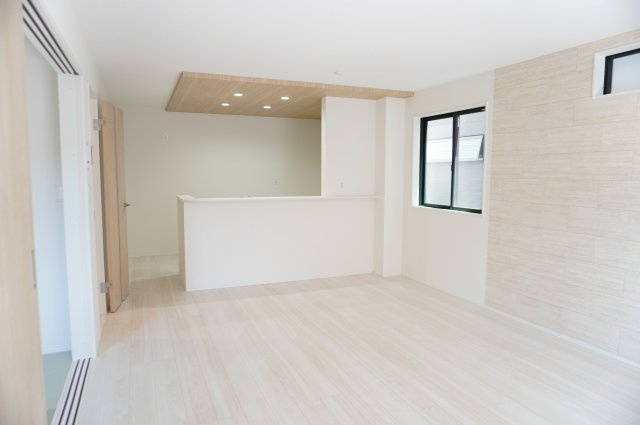 越谷市東越谷6丁目 新築分譲住宅の居間・リビング