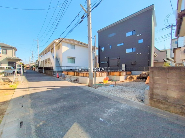 越谷市東越谷6丁目 新築分譲住宅の前面道路含む現地写真