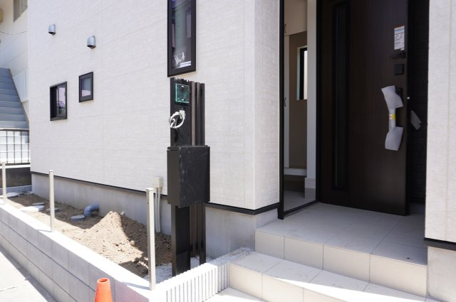 越谷市東越谷6丁目 新築分譲住宅のその他|インターホン機能付き門柱