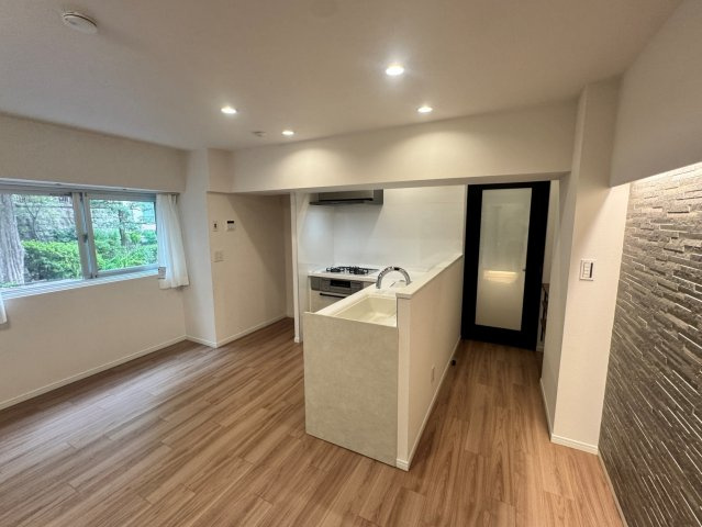 秀和高輪レジデンスの居間・リビング|おしゃれなリビングです