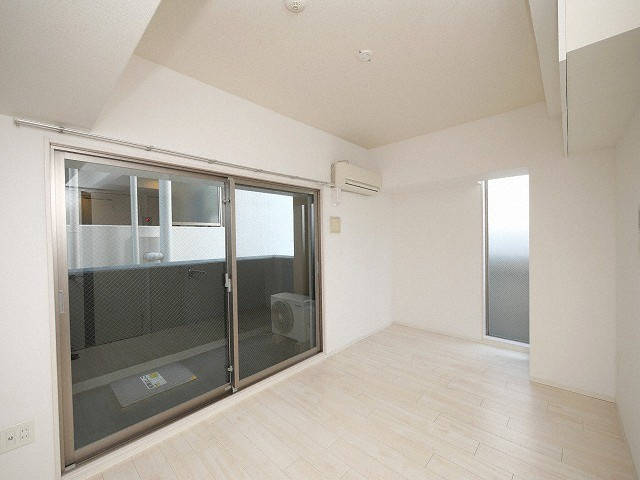 Grandi Utsubo Parkの居間・リビング