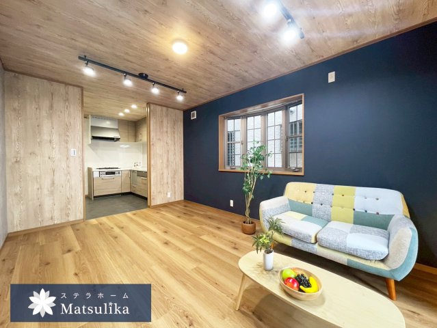 鳥飼野々1 中古戸建の居間・リビング|ゆったりとしたリビングです