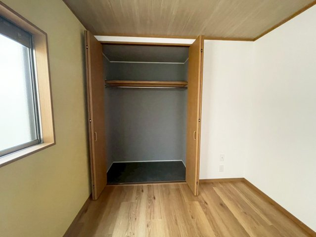 鳥飼野々1 中古戸建の収納|ちょっとした収納スペースも充実しています