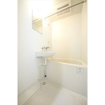 【内装】 | ヴェルト柿の木坂 | 明るい色調の室内です