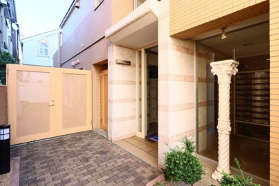 【エントランス】 | マートルコート自由が丘・Ⅱ | 落ち着いたエントランスです