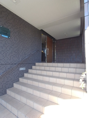 【エントランス】 | エクセル八雲 | 清潔なエントランスです