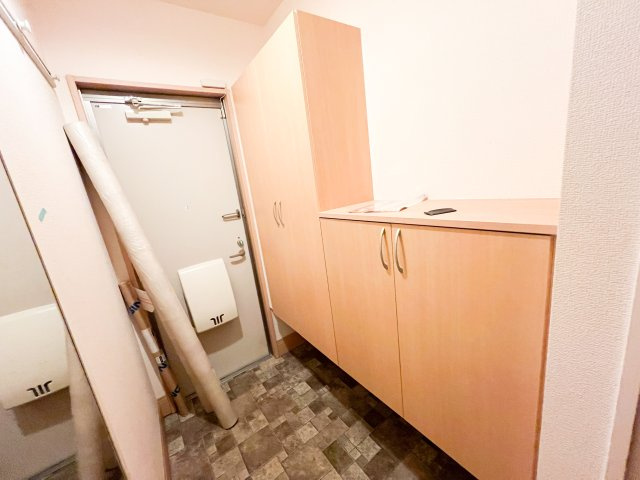 福井ガーデンハイツ B棟の玄関