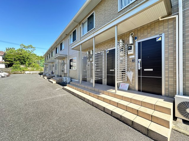 福井ガーデンハイツ B棟のエントランス