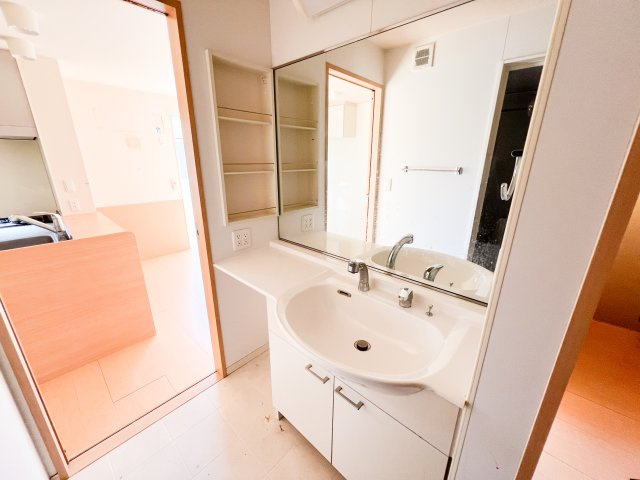 福井ガーデンハイツ B棟の独立洗面台