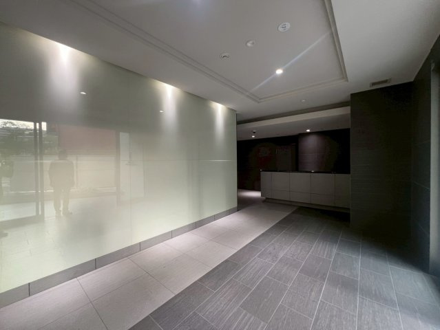 エステムコート神戸　大倉山公園のエントランス