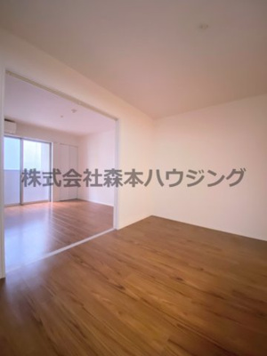 【居間・リビング】 | 　WING萱島本町 | きれいなリビングです