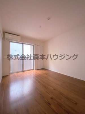 【洋室】 | 　WING萱島本町 | 広々とした洋室です