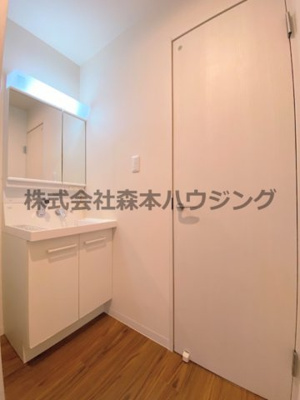 【洗面所】 | 　WING萱島本町 | 忙しい朝には欠かせない洗面所です