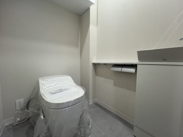 高所恐怖症の方でも、絶妙にイケそうな１２階！【MM.TOWERS the East】リフォームのトイレ|トイレもきれいです