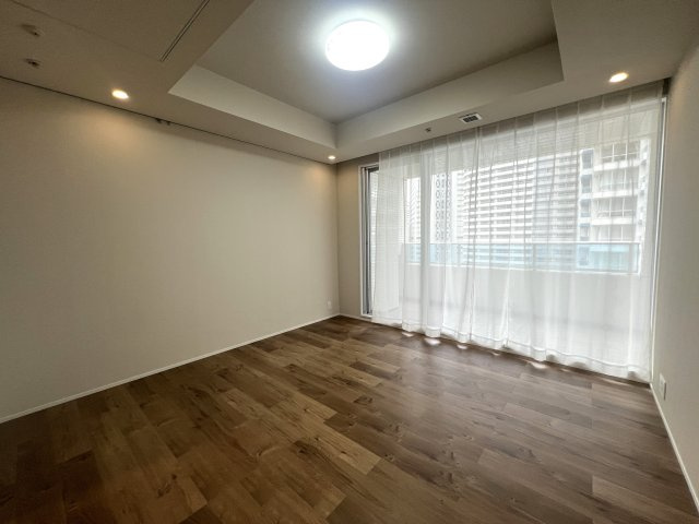 高所恐怖症の方でも、絶妙にイケそうな１２階！【MM.TOWERS the East】リフォームの洋室|きれいな洋室です