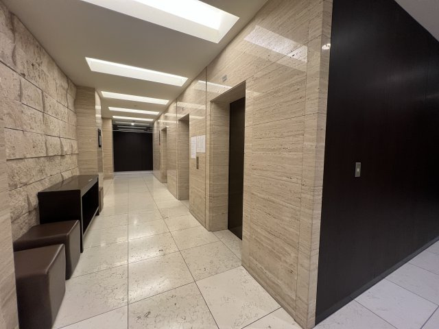 高所恐怖症の方でも、絶妙にイケそうな１２階！【MM.TOWERS the East】リフォームのその他共用部分