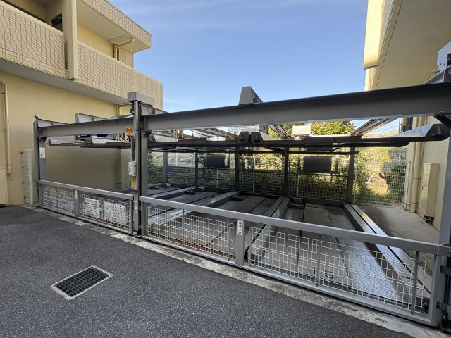 プレステージ明石魚住アルカンシェルの駐車場