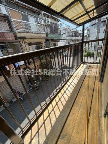 池島町4丁目中古戸建のバルコニー|弊社は住宅ローンに自信がございます。
お客様にあった銀行をご紹介いたします。
お悩みの方は弊社までお気軽に
ご相談下さいませ。