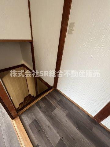 池島町4丁目中古戸建の内装|明るい室内です