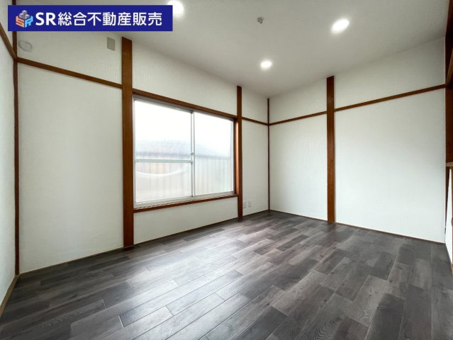 池島町4丁目中古戸建の内装|明るい室内です