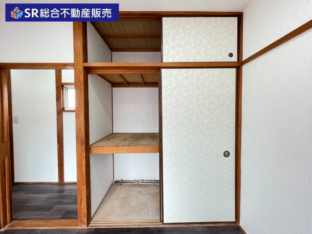 池島町4丁目中古戸建の洋室|リフォームや住宅ローン・東大阪市の不動産の事なら弊社にお任せ下さいませ！
各地域の特徴・グルメ・裏道やその他、細かい情報等も熟知した
東大阪市出身のスタッフが新生活を送るお客様をサポート致します！