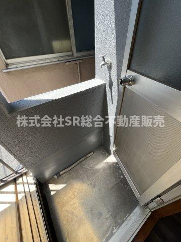 池島町4丁目中古戸建のランドリースペース|室外洗濯置き場