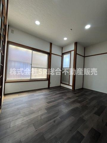 池島町4丁目中古戸建の洋室|落ち着いた色調の洋室です