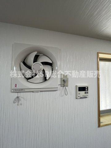 池島町4丁目中古戸建の設備|換気扇、給湯器