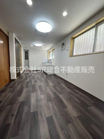 池島町4丁目中古戸建の居間・リビング|ゆったりとしたリビングです