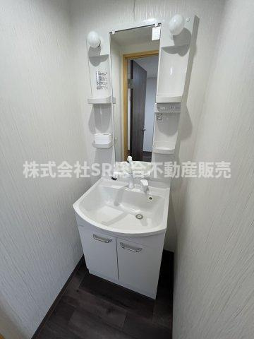 池島町4丁目中古戸建の独立洗面台|独立洗面化粧台が付いています